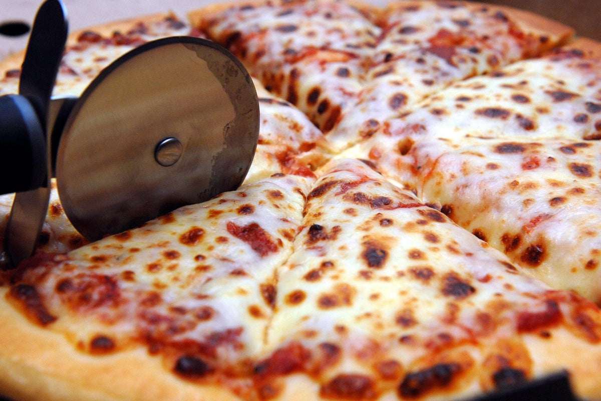 Major pizzeria chain closes dozens of stores in the United States