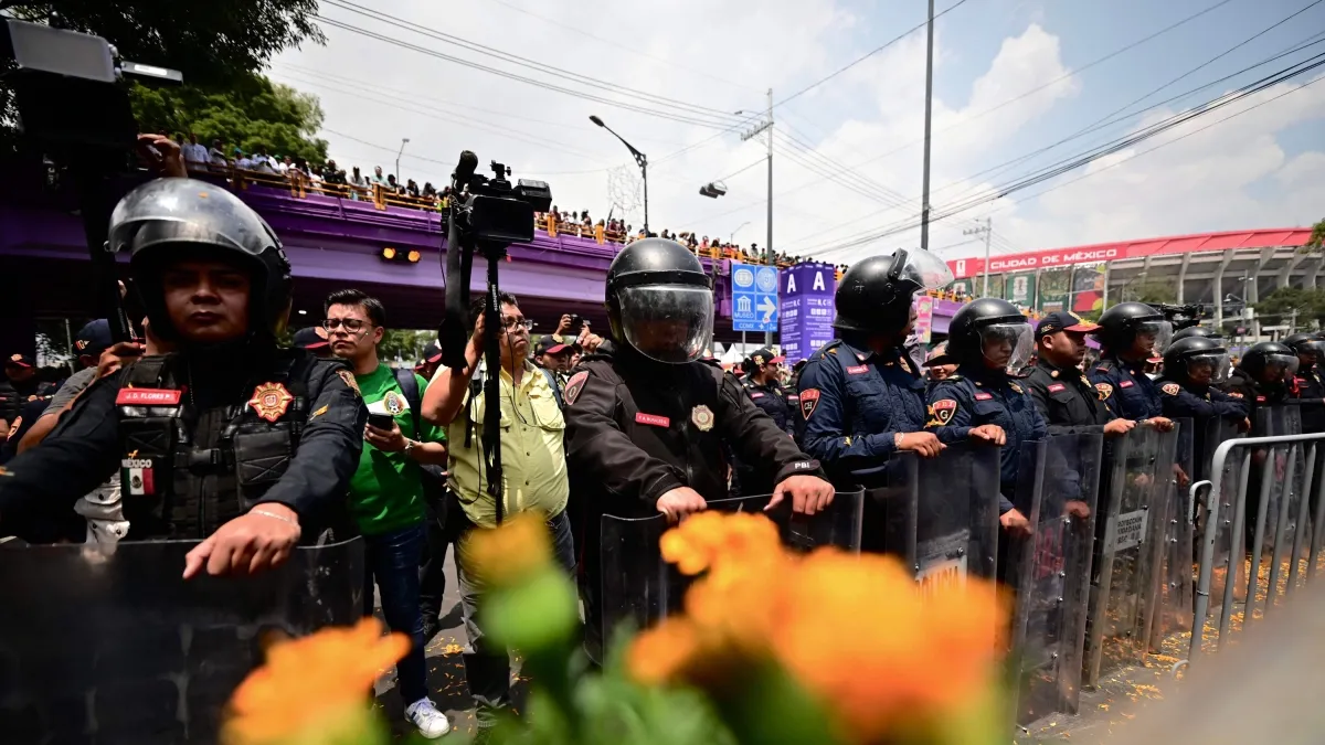 Brutal fighting between police and fans in Mexico outside Azteca stadium